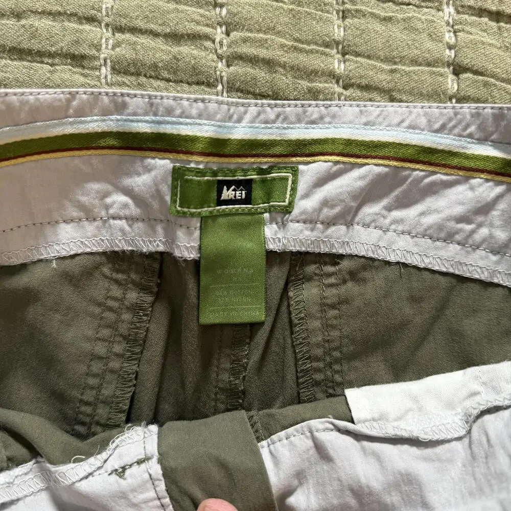 REI Cotton/Nylon  Khaki Green Shorts Zip Pocket Womens‎ SZ S Hiking  GorpCore
